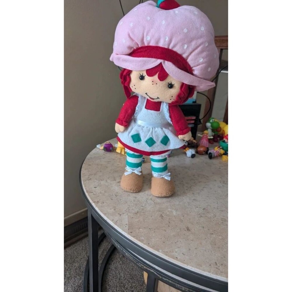 Strawberey shortcake standing doll